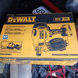 DeWalt 15° Coil Roofing Nailer Kit