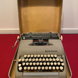 Typewriter Vintage 1950’s Smith - Corona  W/ Case Tested - Working