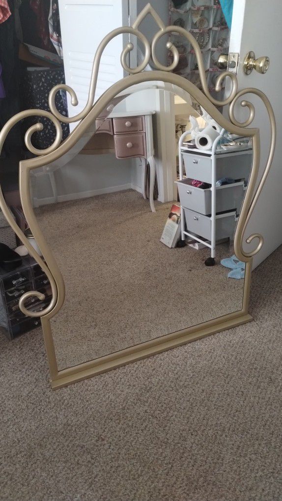 Vintage Detachable Mirror For Vanity