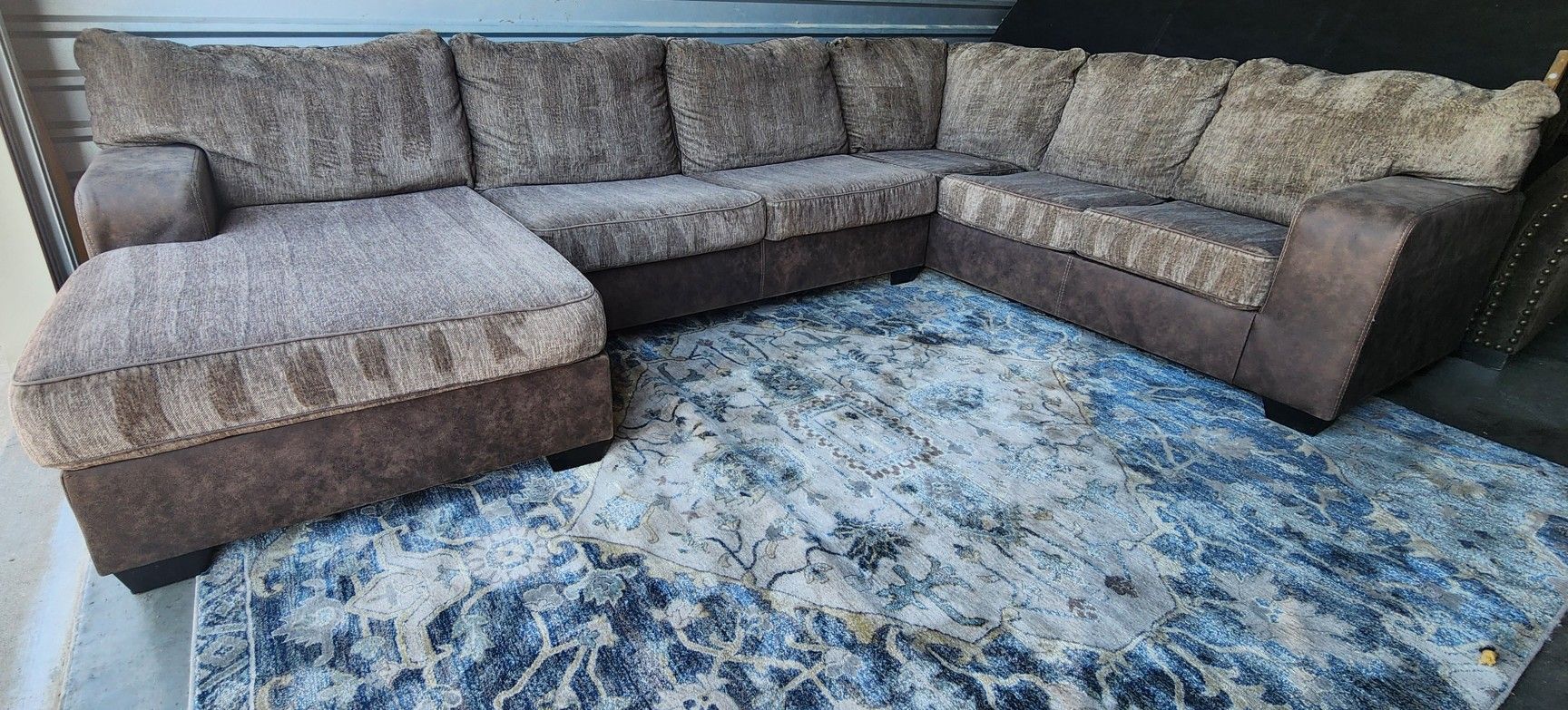 Ashley Furniture Sectional Couch + DELIVERY 🚛