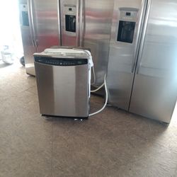 Delivery Today!!!!! Refrigerator With Ice Maker 