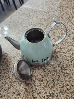 Two teapots, good condition