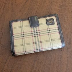 Beatiful Bean Pole bifold leather wallet  beige brown. Pre-owned,  very 
good shape - please see the photos.  2 open compartment for paper money, 
cha