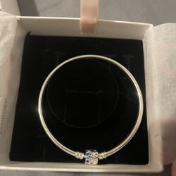 Sparkling Barrel Clasp Bangle (Sterling Silver)