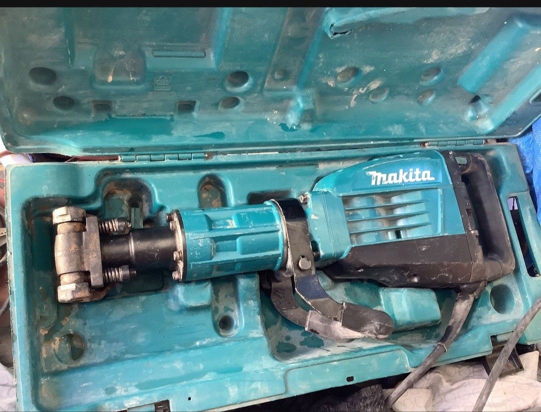 Mikita Saw ,Hammer ,Drill And Angel Grinder