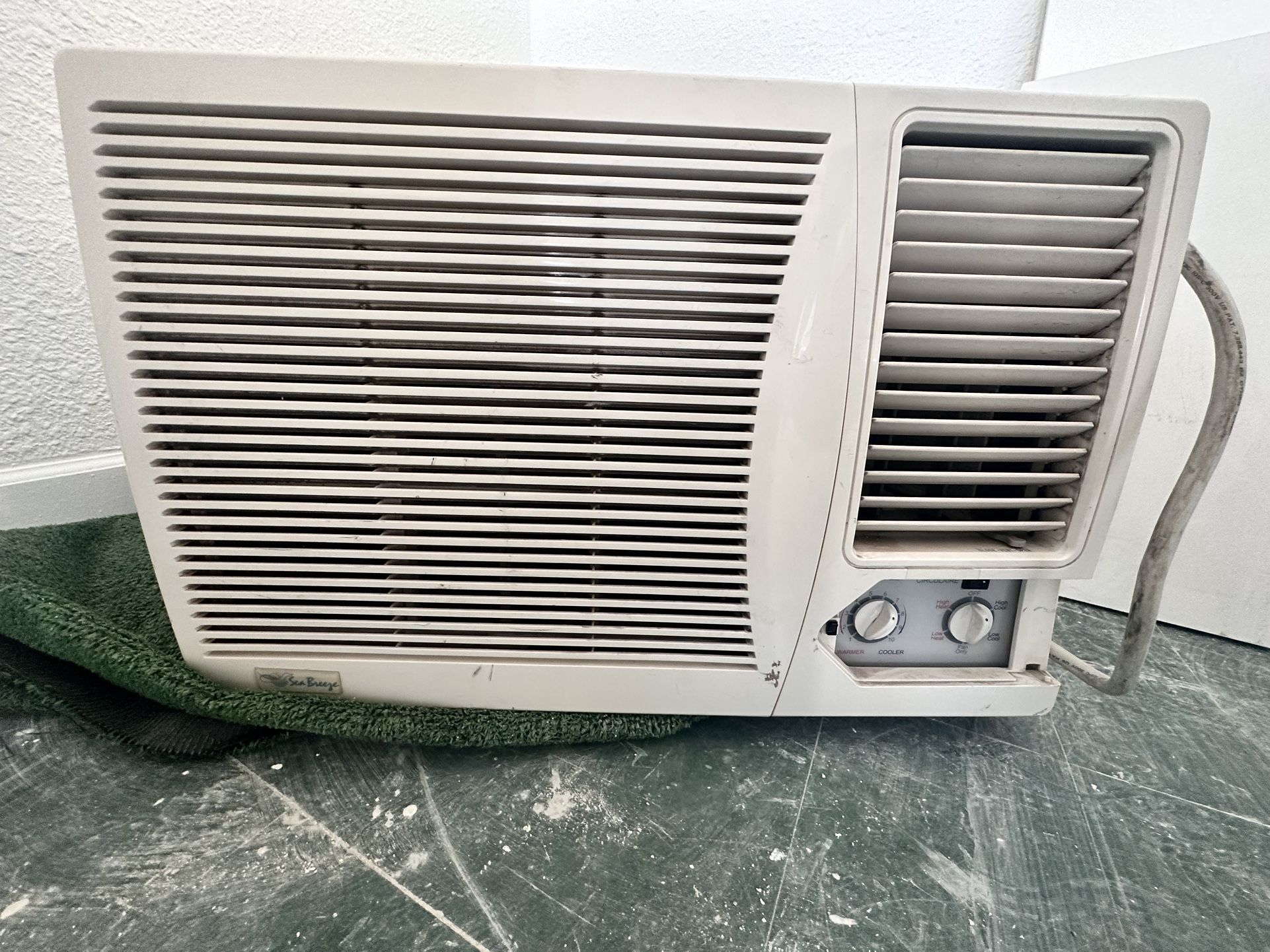 Wall mount AC Unit 