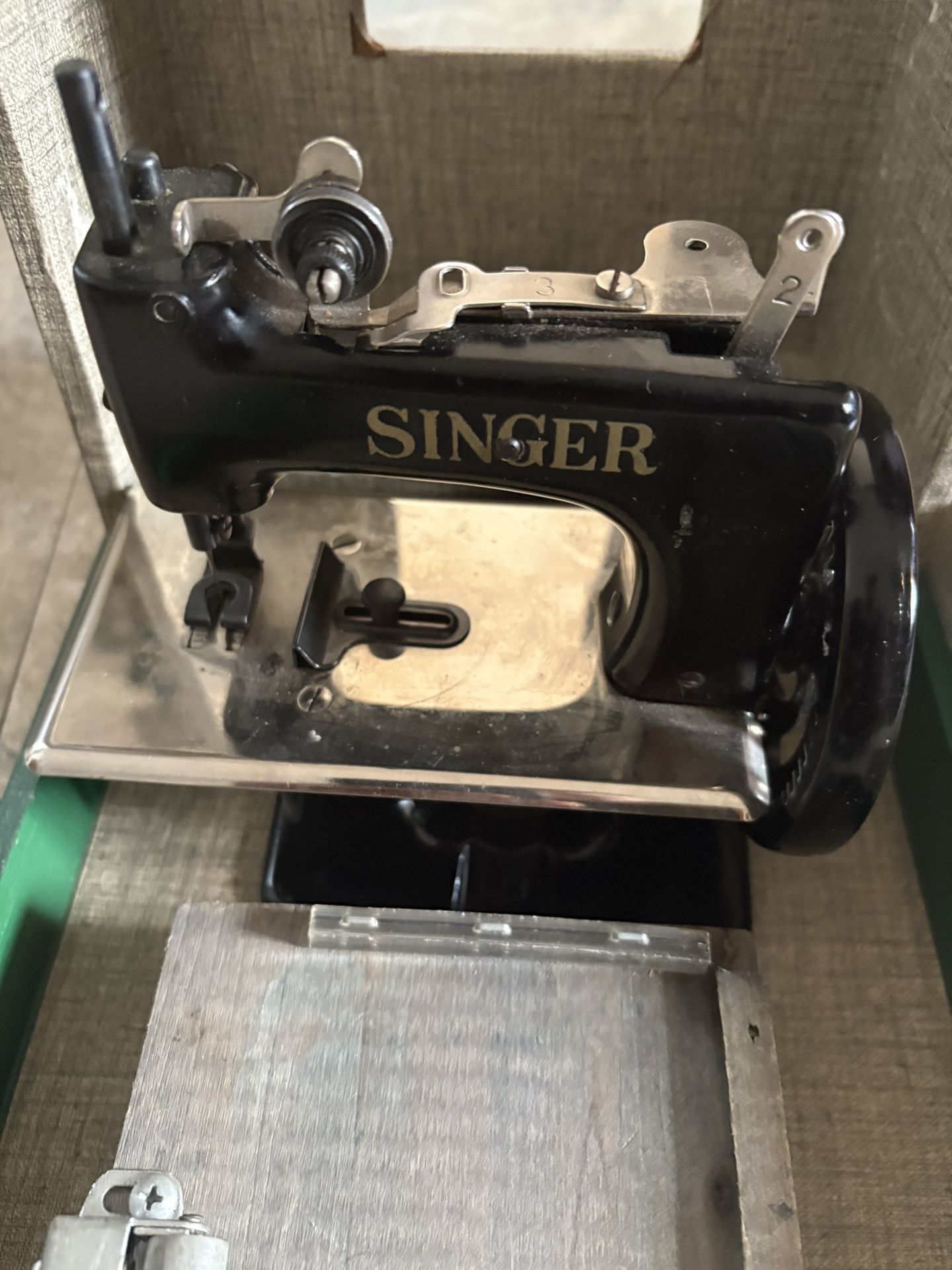 Singer BLACKSIDE MODEL 20 SEWHANDY CHILDS TOY SEWING MACHINE WITH CASE