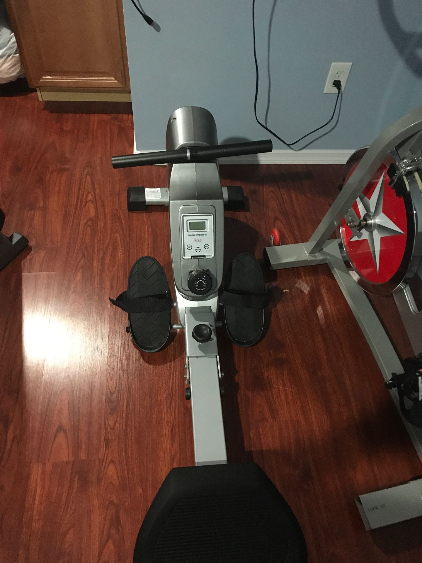 Rowing abdominal machine like new no scratches