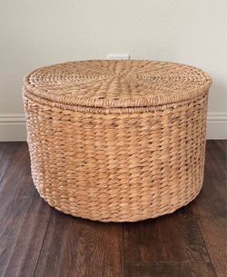 Like New Heavier High Quality 21” Round Woven Storage Ottoman. 13.5”H. San Clemente
