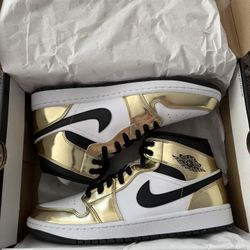New Jordan 1 Mid Metallic Gold Size 12