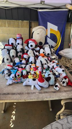 HUGE collection of snoopy plushies vintage, older plush