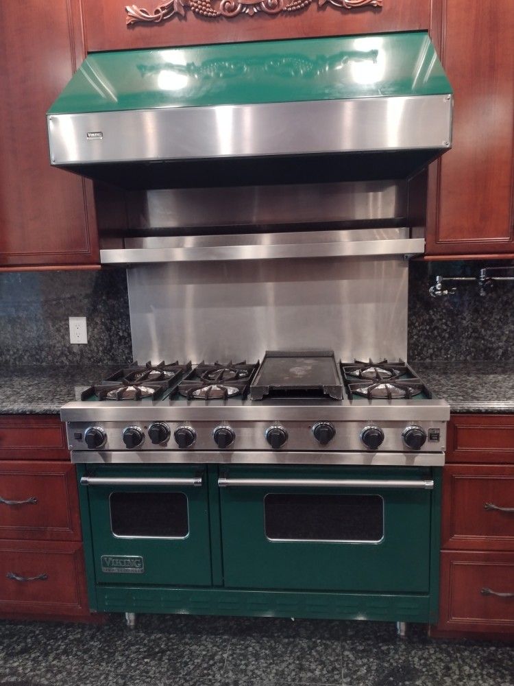 Viking Viking - Professional 5 Series - Blackforest green 48" Double Oven Convection Range And Hood 