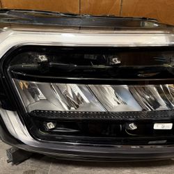 2024 Ford Expedition Right side headlight xenon