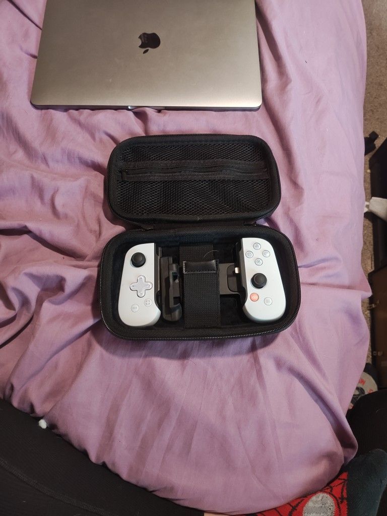 iPhone backbone controller + case