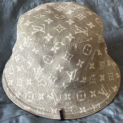 Ladies Louis Vuitton Bucket Hat 