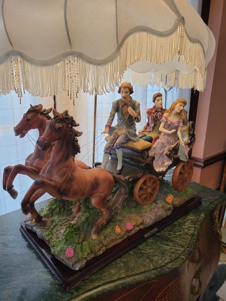 Really Beautiful Extra Large Lamp. Custom Shade. Horses And Carriage. Really A Conversation Piece. Very Large.