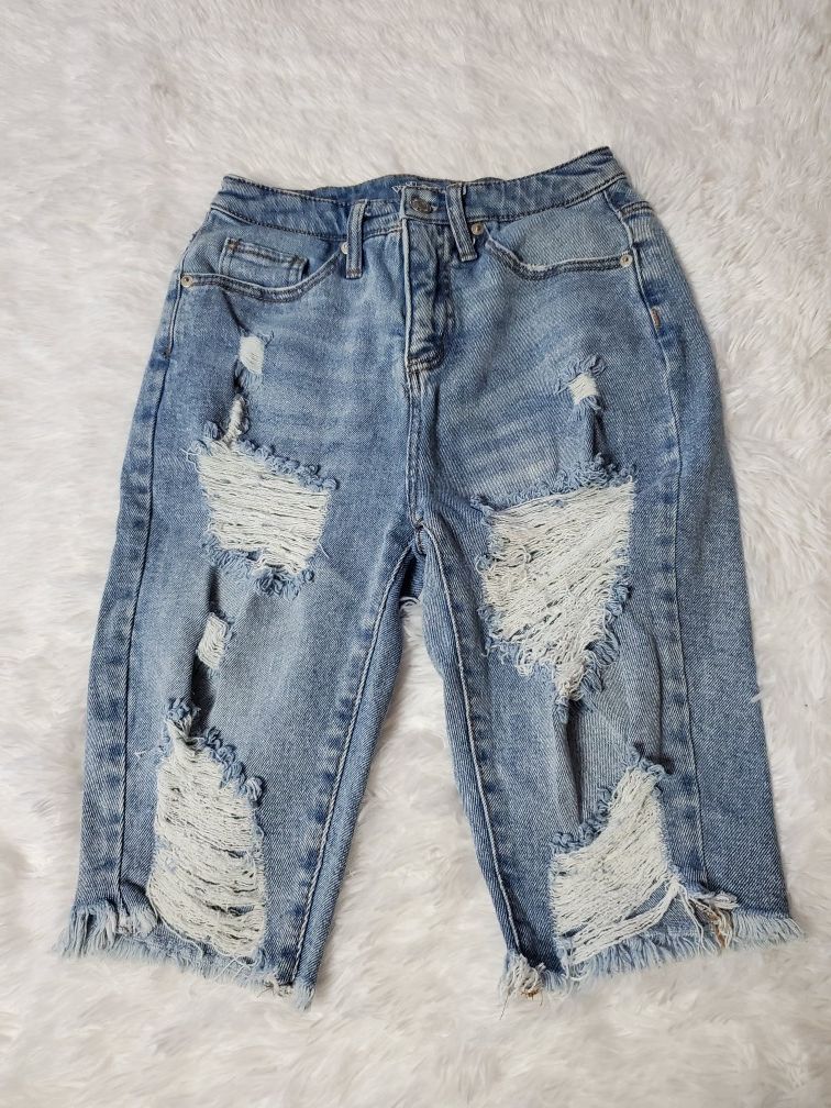 WILD FABLE HIGH RISE RIPPED DENIM SHORTS!