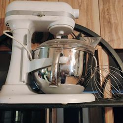 6  Quart Kitchen aid Stand Mixer With Attachments 150.00
