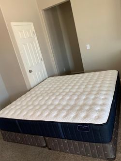 KING STEARNS AND FOSTER MATTRESS AND FREE BOX SPRINGS
