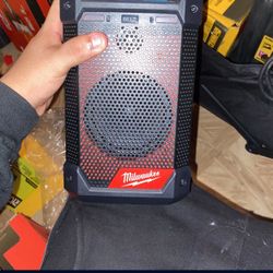 Milwaukee M12 Bluetooth Jobsite Radio and Bluetooth Speaker (2951-20)