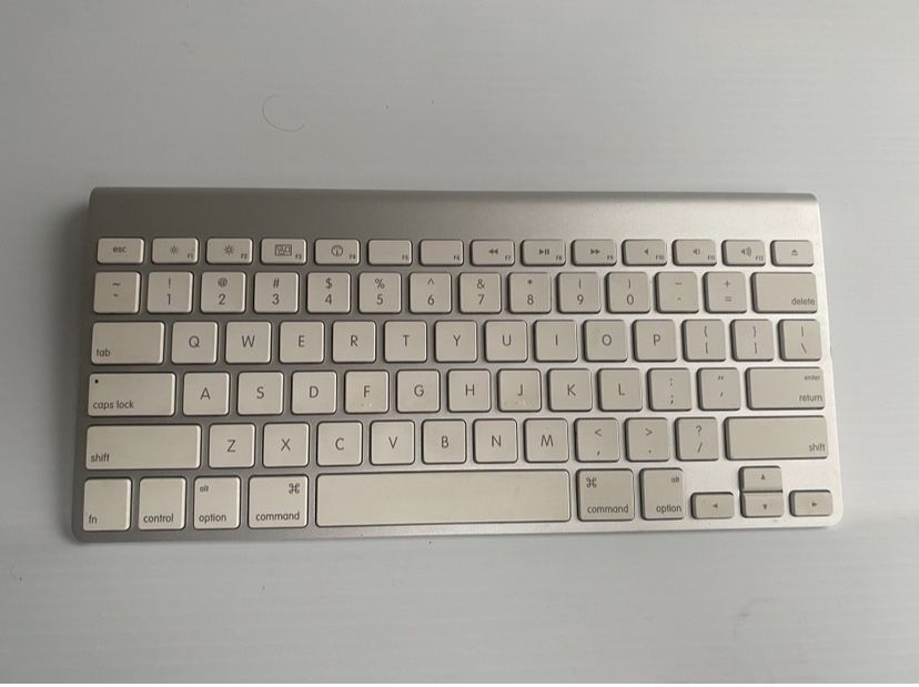 Apple A1314 Wireless Keyboard