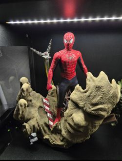 Hot Toys Marvel Deluxe Spiderman MMS662 Figure