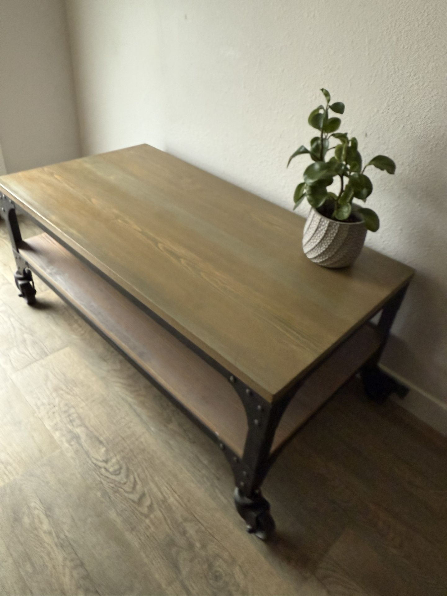 RESILIENT Coffee table - media console - locking wheels - metal and wood - delivery available