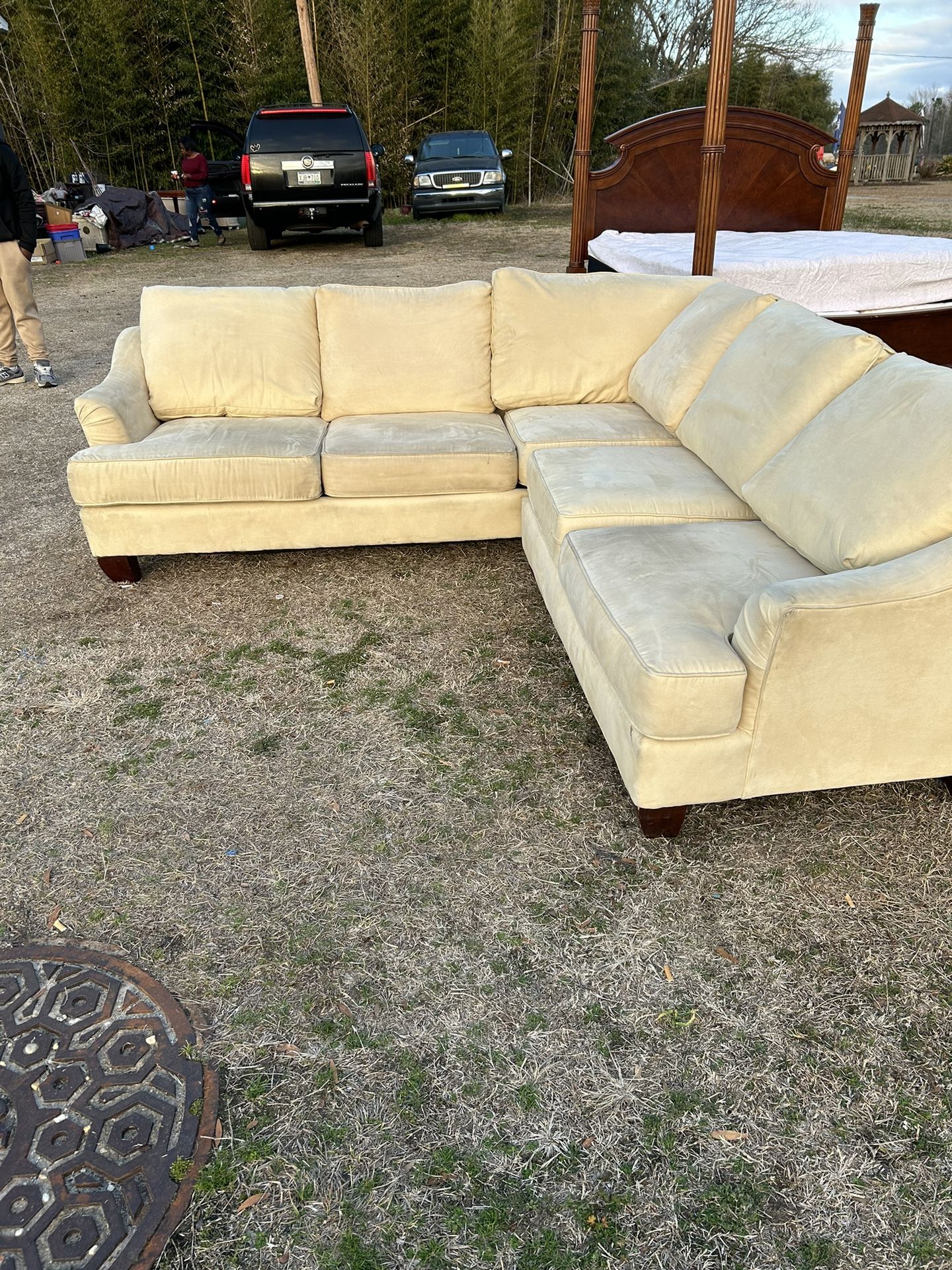 Bro Hill L-shaped sectional