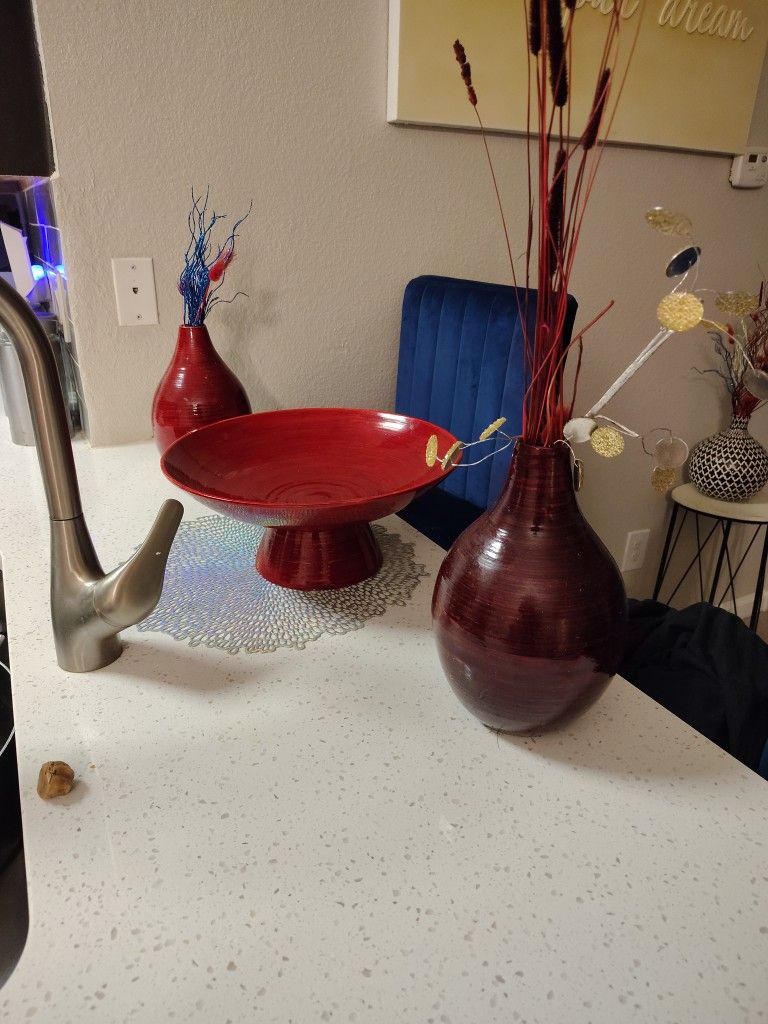 3 Piece Red Vase Set. Black And White Vase. And Stand