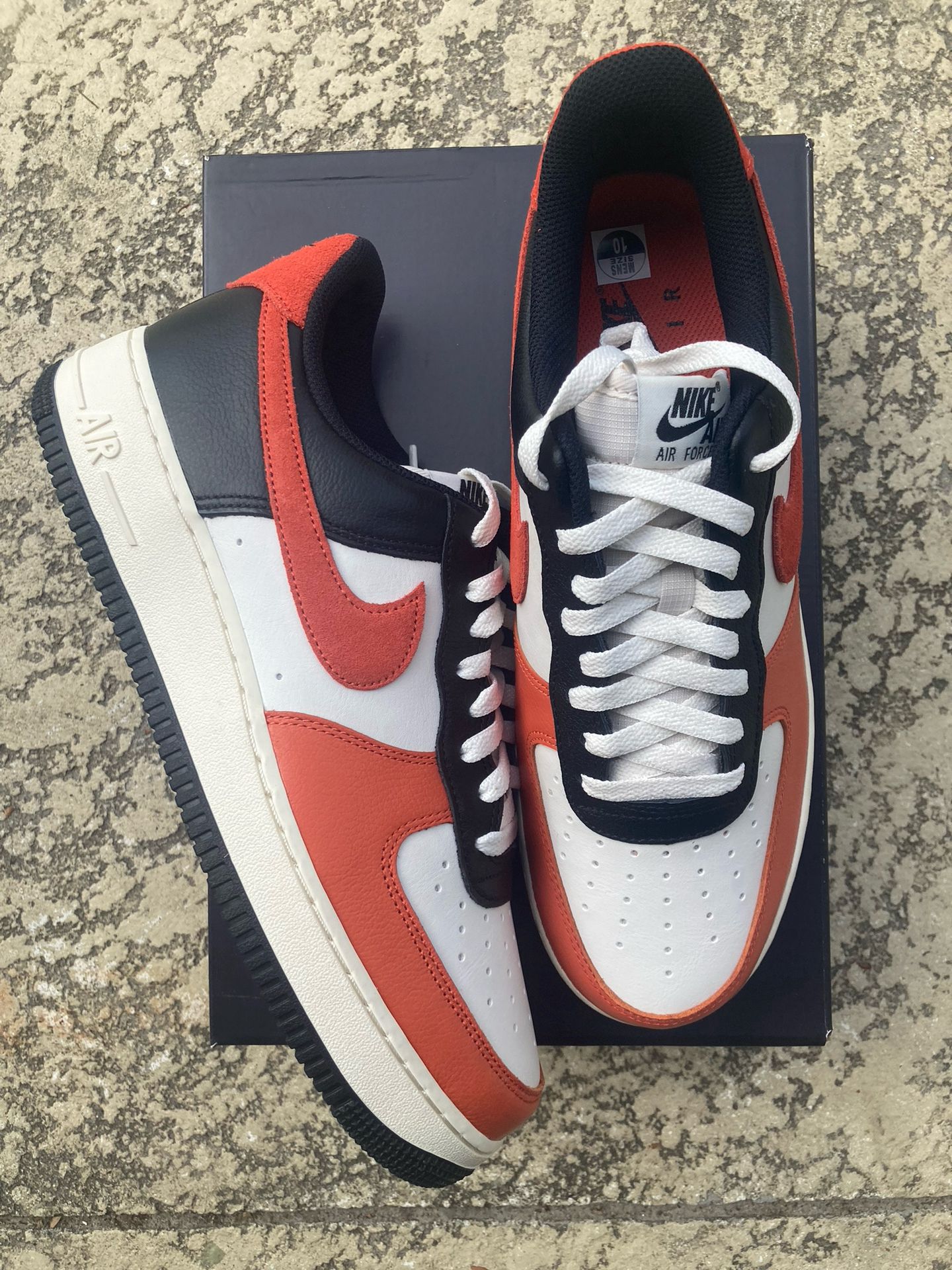Men’s size 10, Air Force One. Brand new never worn Deadstock.