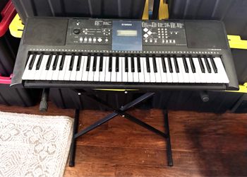 Yamaha PSR-E333 Electric Keyboard with Stand