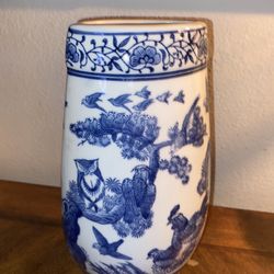  Formalities By Baum & Bros Blue & White Porcelin Vase Made IN China Brand New