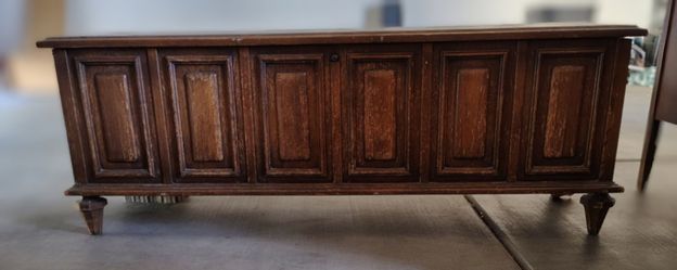 Vintage Lane Cedar Chest