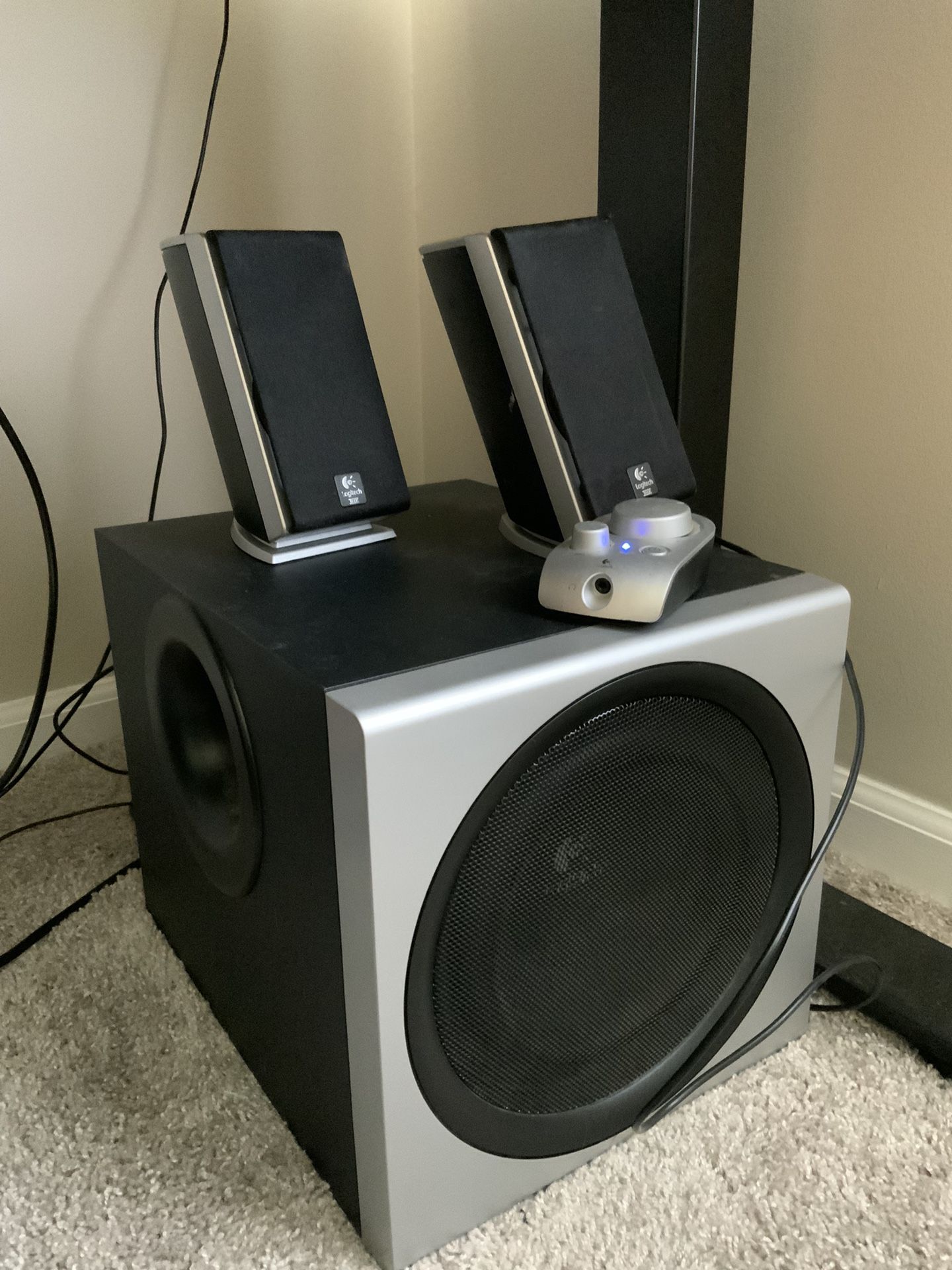 Logitech Z-2300 Speaker System Stereo Subwoofer 2 Satellites With Wired Remote Control