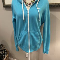 Sweatshirts/ Hoodies