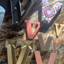  Decoration V’s