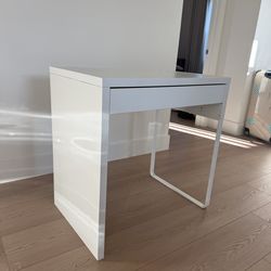 vanity w/ drawer