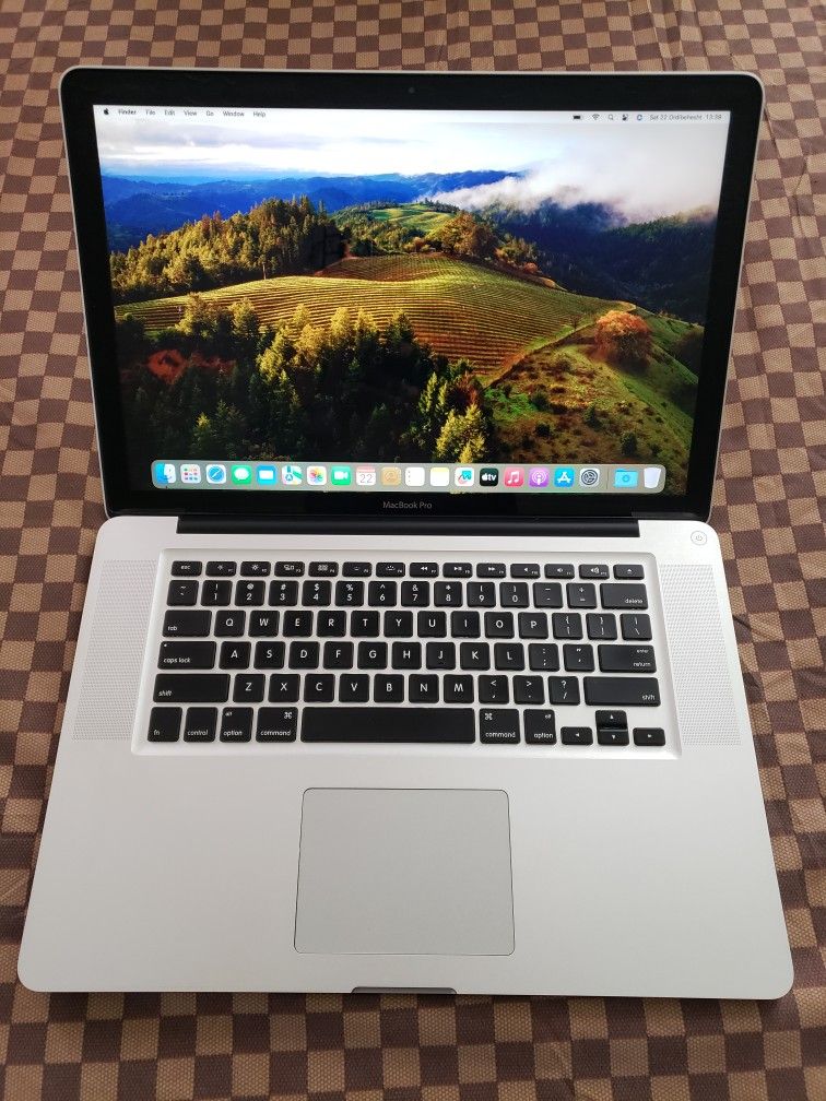 2012 15-inch Intel Core i7 MacBook Pro Laptop, 750GB HDD, 8GB RAM, Latest macOS Sonoma Installed.