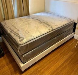 NEW MATTRESS QUEEN SIZE PLUSH WITH BOX SPRING