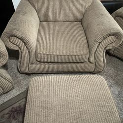 4 Piece Broyhill Couch Set