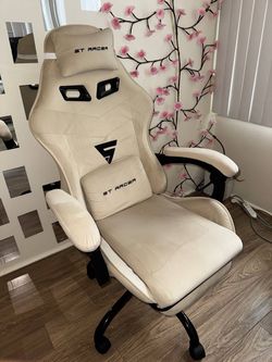 Ergonomic Gaming Chair with Footrest