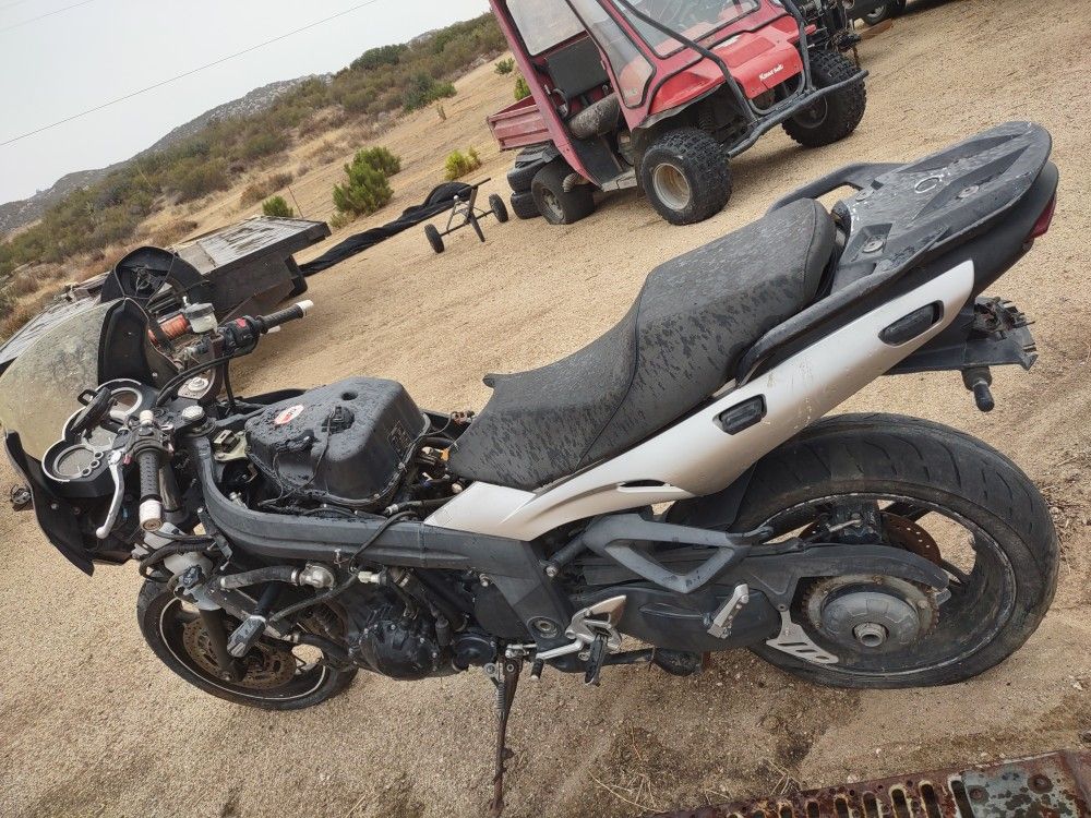 2010 Triumph Sprint GT 1050 Part Bike