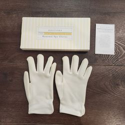 RESTORE Renewal Spa Gloves in a box and feature a lotion-lined design for moisturizing, good condition