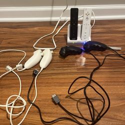 Nintendo Wii  Controllers/Games 