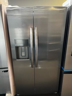 OPEN BOX FRIGIDAIRE STAINLESS STEEL COUNTER DEPTH REFRIGERATOR
