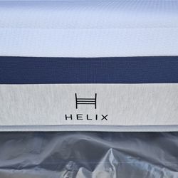 LIKE NEW! Helix Midnight King Mattress - Delivery Available