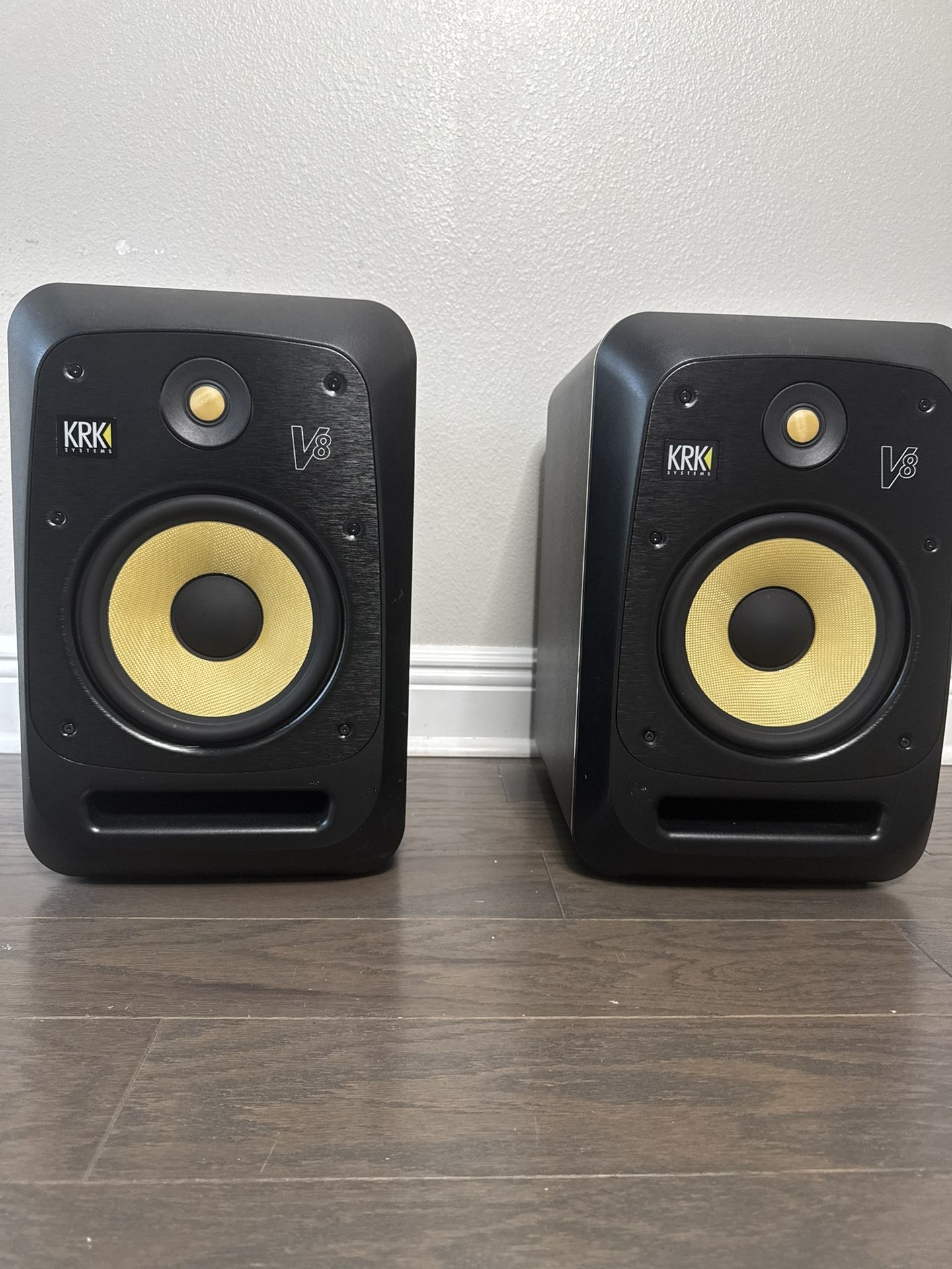 2 KRK V8 S4 8” (Pair)