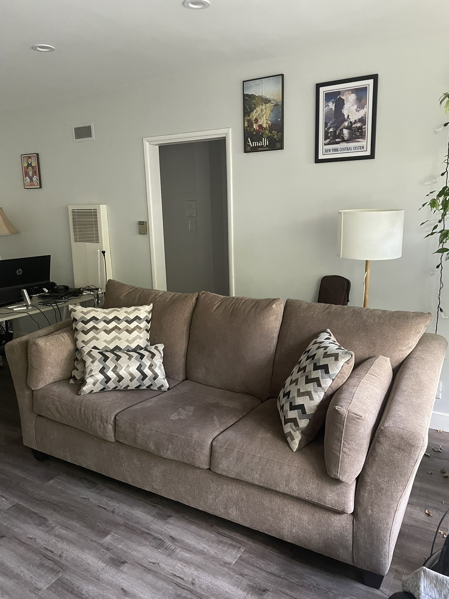Like-New 3-Seater Sofa – Brown