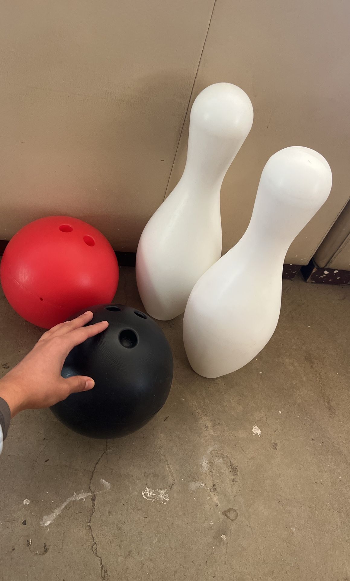 12 Piece Plastic Bowling Set