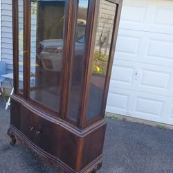 Beautiful China/hutch Cabinet Circa  With Glass Shelving And Key Antique. FREE DELIVERY! NICE GIFT IDEA!